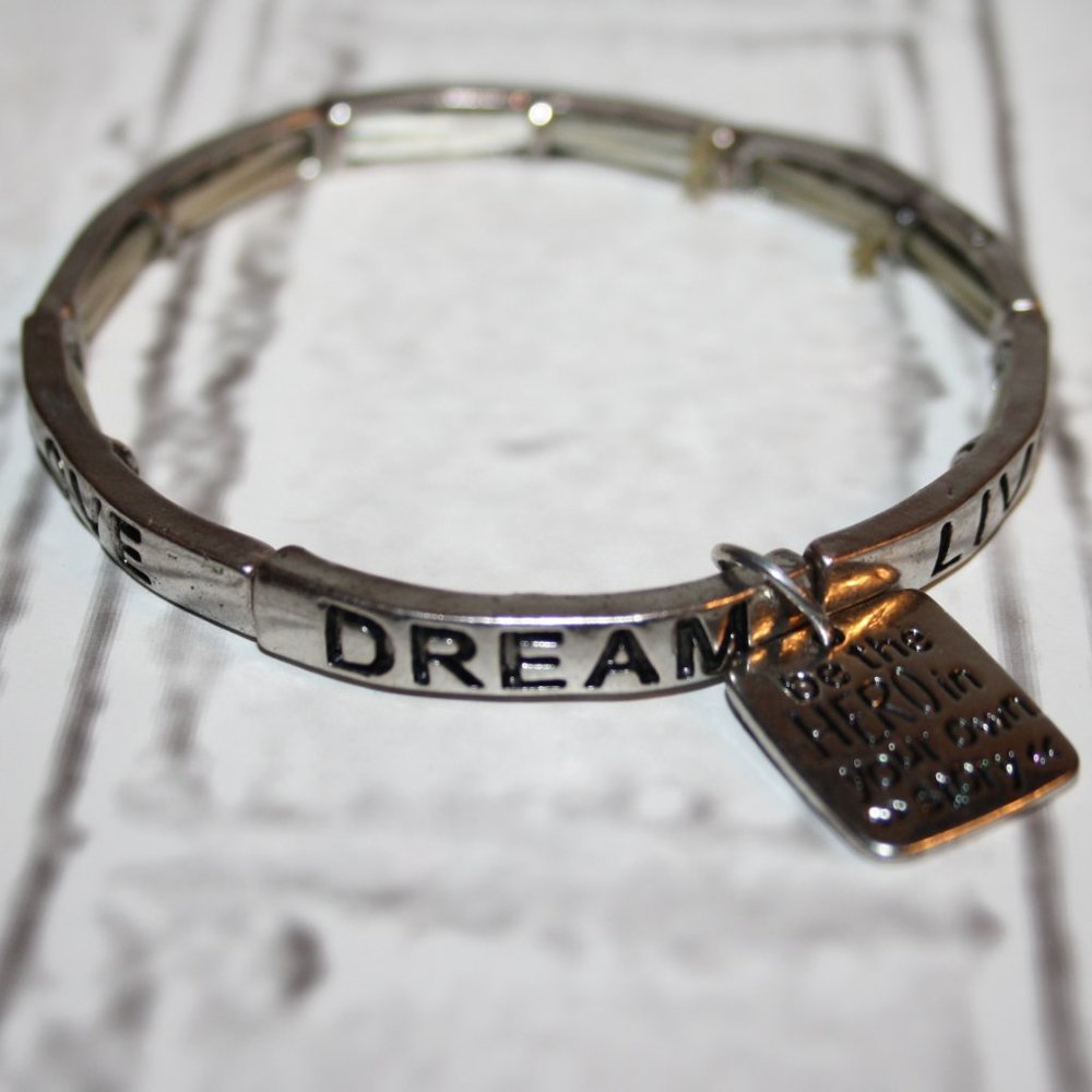 Beautiful silver Live Love Dream charm bracelet 8" - Picture 1 of 5